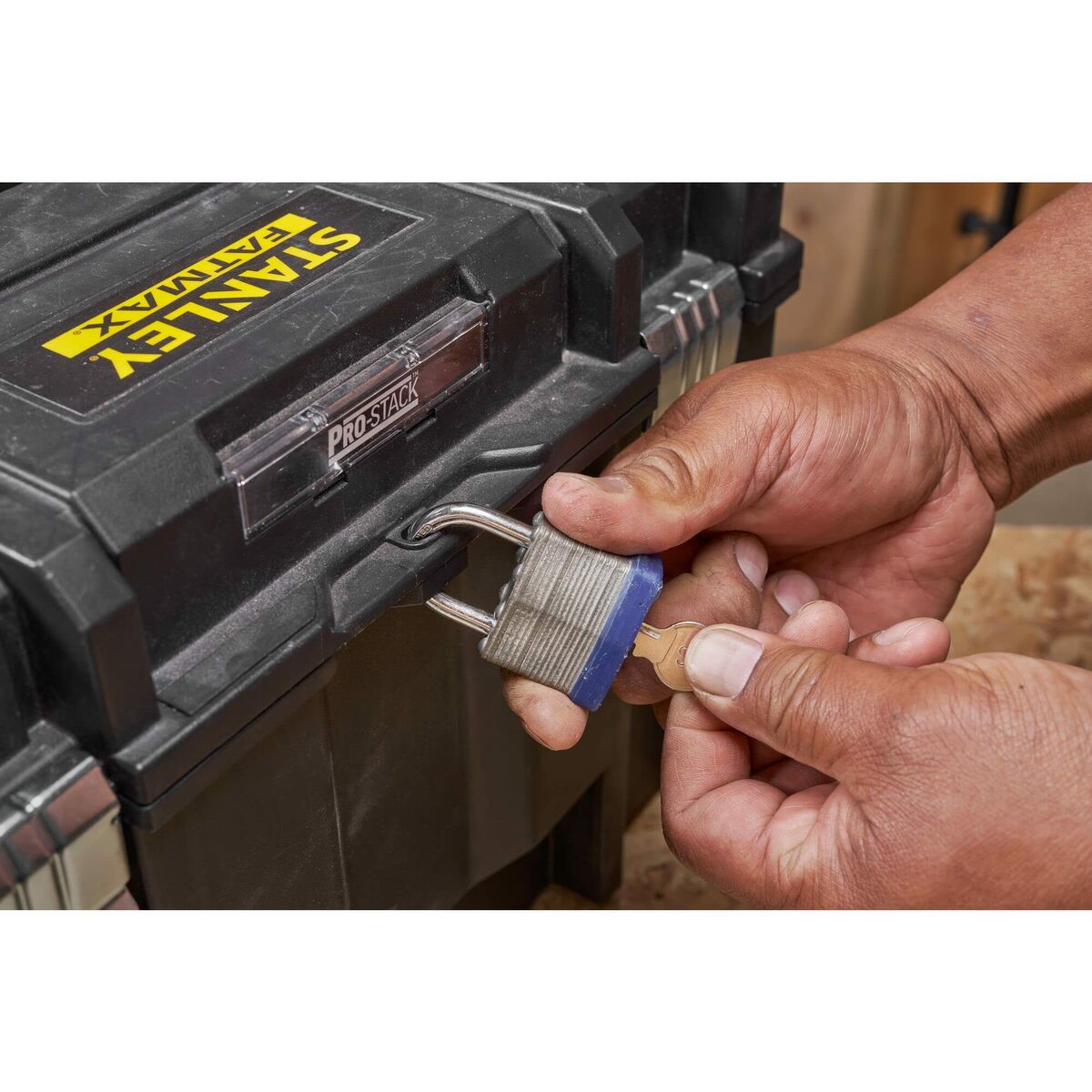 V5HF39573C1350268FFB10BD1F780FAE16FR7025715P8