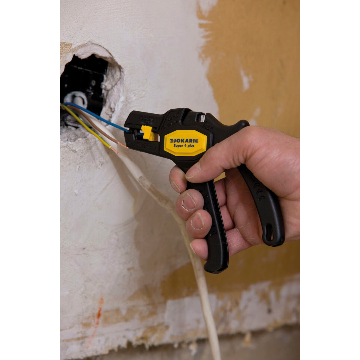 V4HCAECE60F7C933C6C393C013C549D1C74R6642857P3