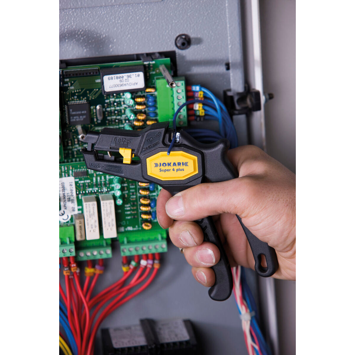 V4H88E76507A6D977F7B240F28B33365641R6642861P4