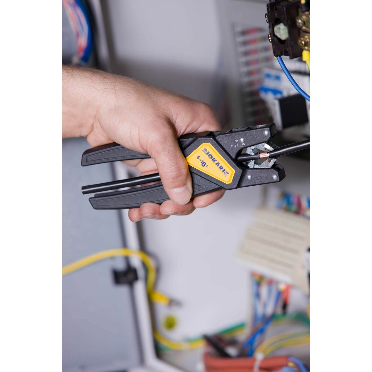 V4H16A153D3EB9D3787D407E23051EBE0B3R6630228P4