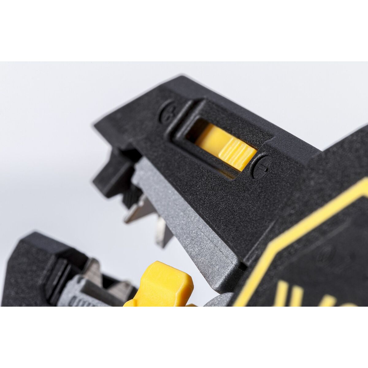 V4H5B61E7F7DB83C08D8D151AA63A552FE5R6630142P3