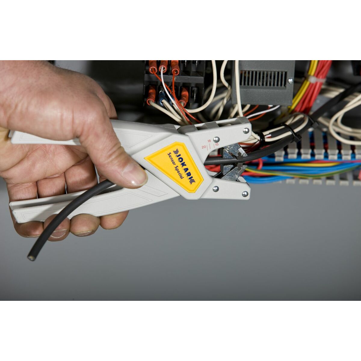 V4H8C26256A1F8D7C4F94F42510F6E997BCR6630132P4