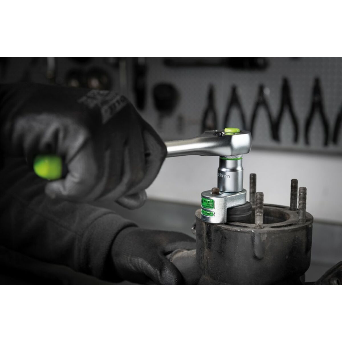 V3HBDDD311B0D22EBD9FF624EFDDF908C51R7233683P3