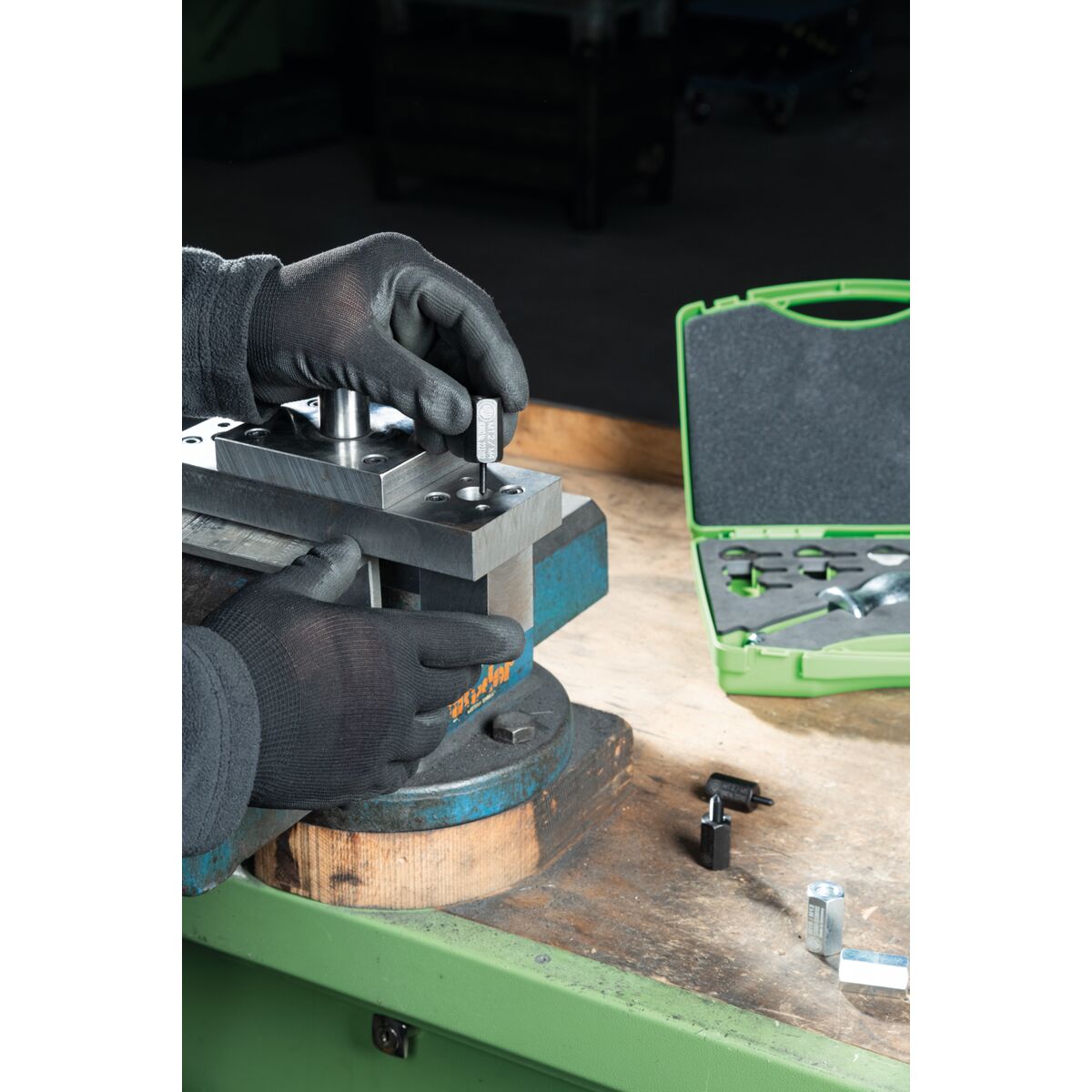 V3H96428EE481F3937DFEBBCC5D8E565B50R7380830P6