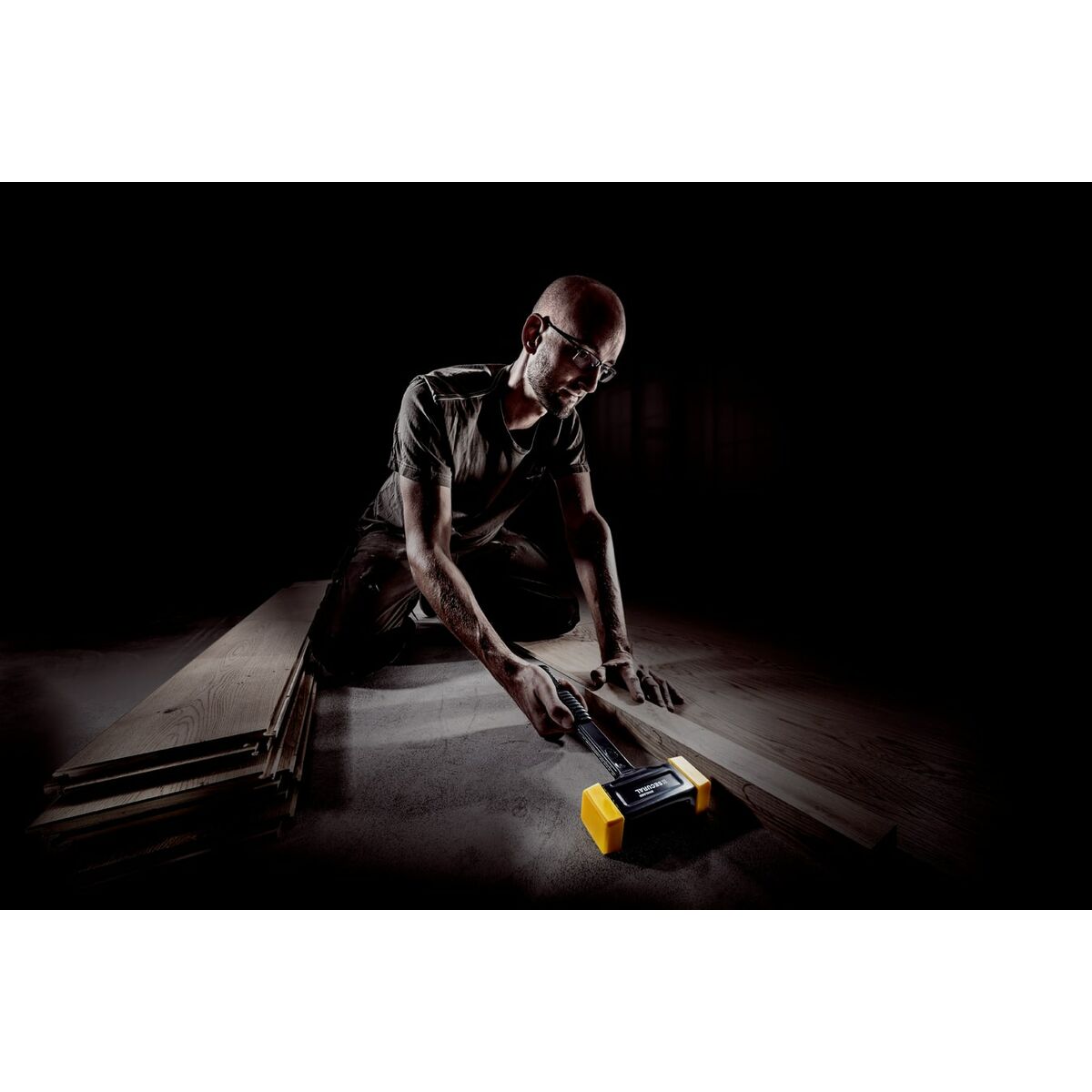 V4HA21DDD997FE306E80DF889A5426D413FR6597971P9