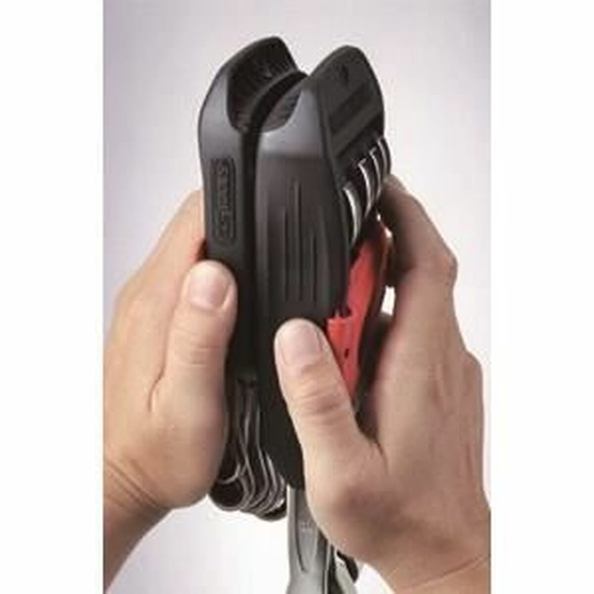 V5H458EAEB71D18EEFFD678F8E665CF43CFR6120508P6