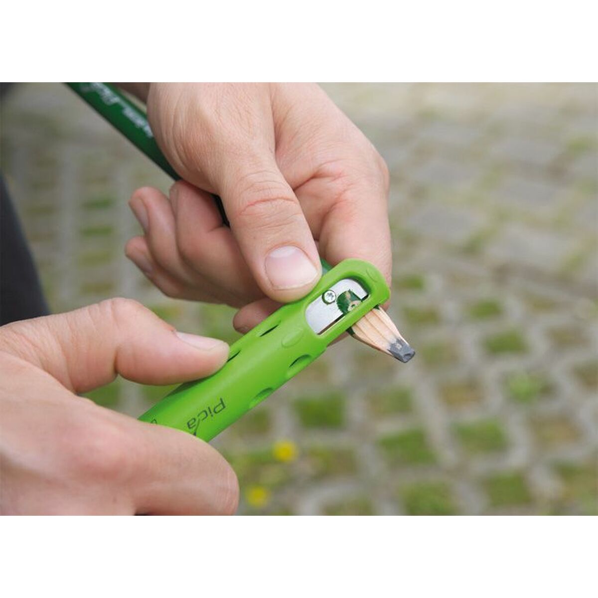 V4H13702D8CF9A11590A371478041B93744R6597278P8