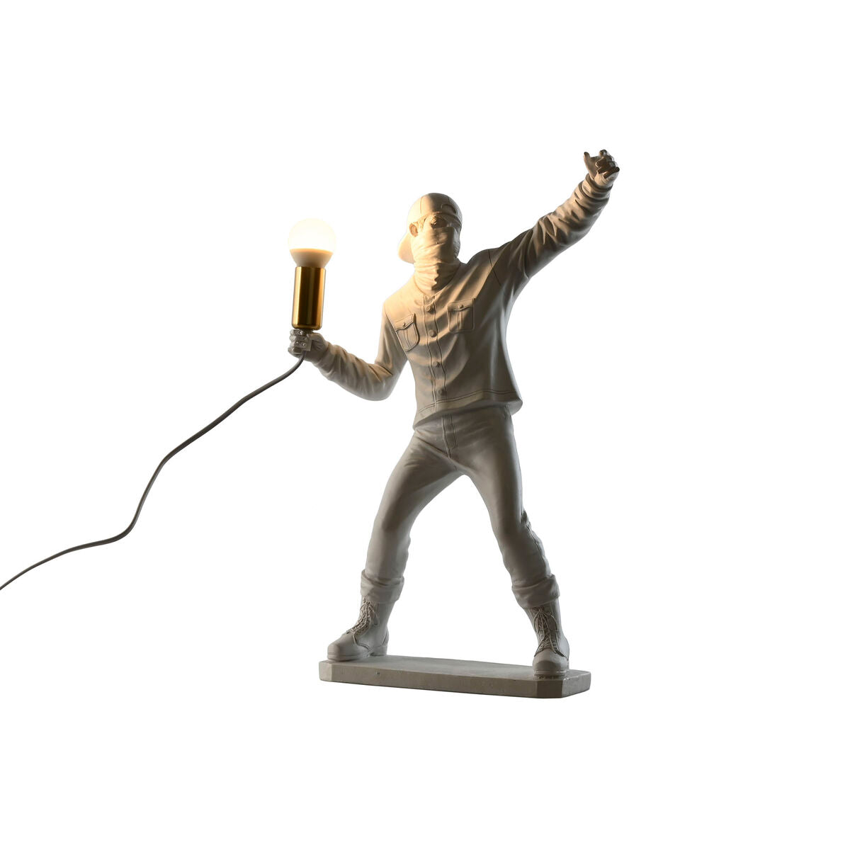 V8HB011F8A03E93B0AA48F7BAEEA0A1D58BR6383519P4